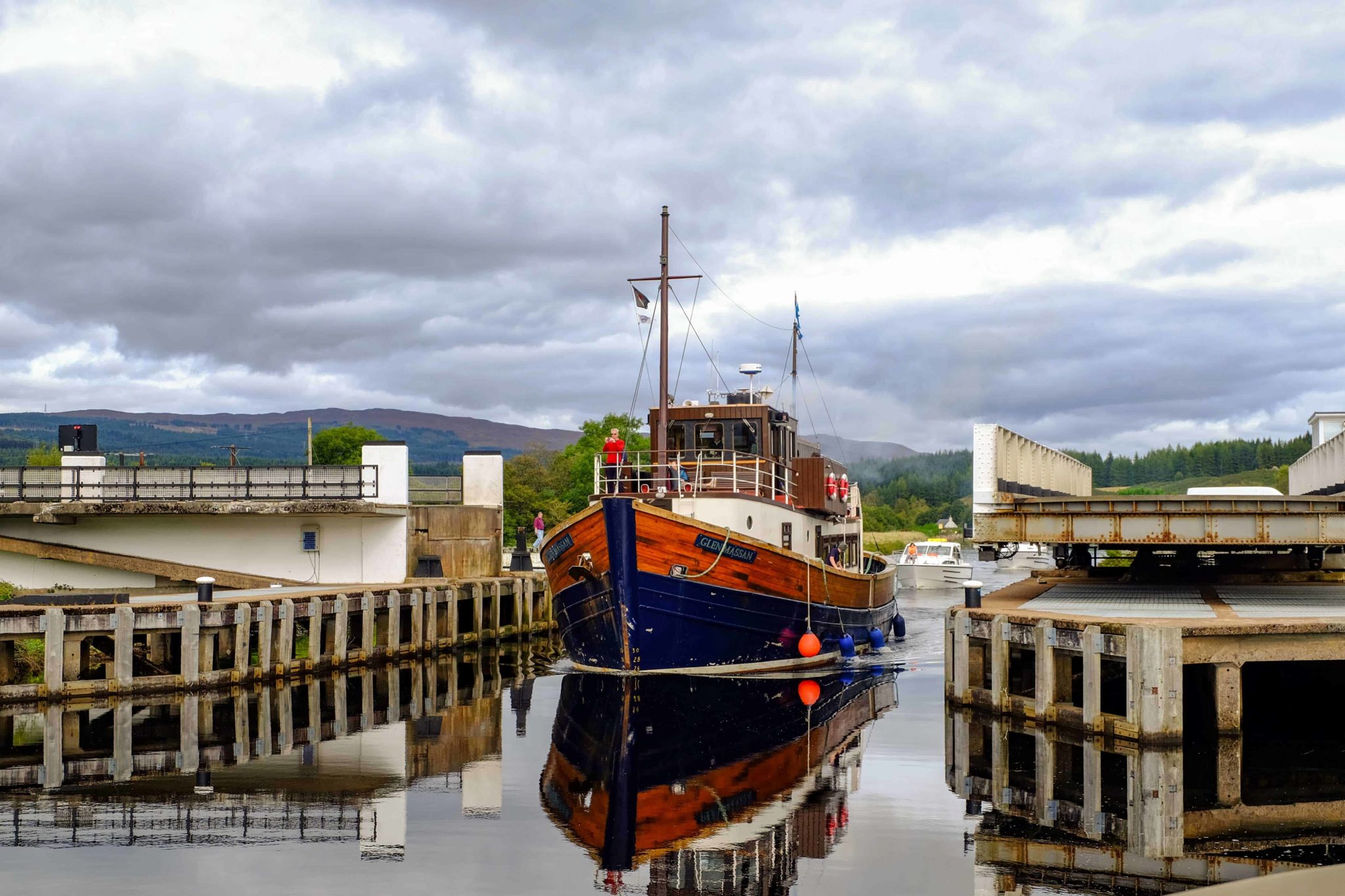 CaledonianCanalBoat Love from Scotland