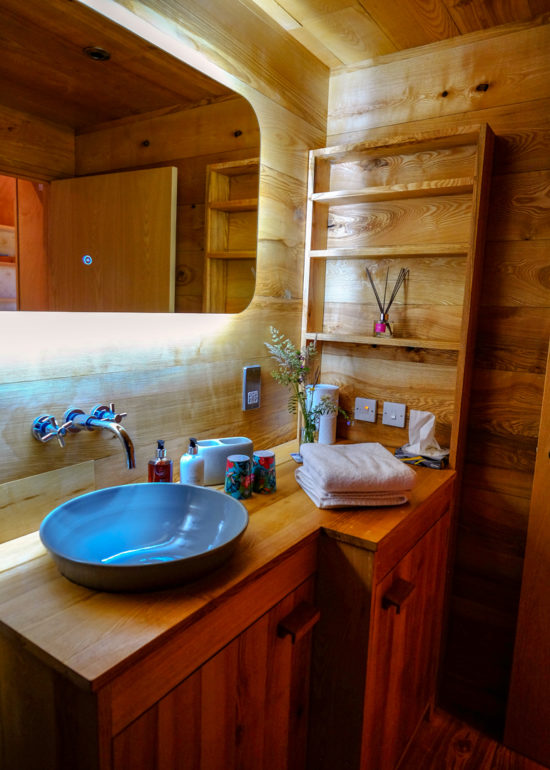 bathroom at the birdwatchers cabin