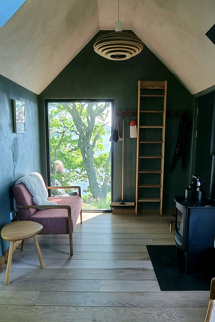 Inverlonan inside a bothy