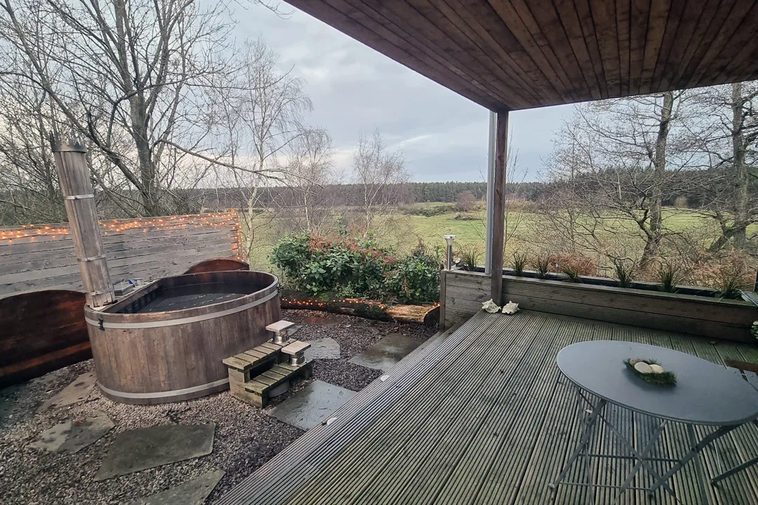 Cabin with hot tub in Scotland