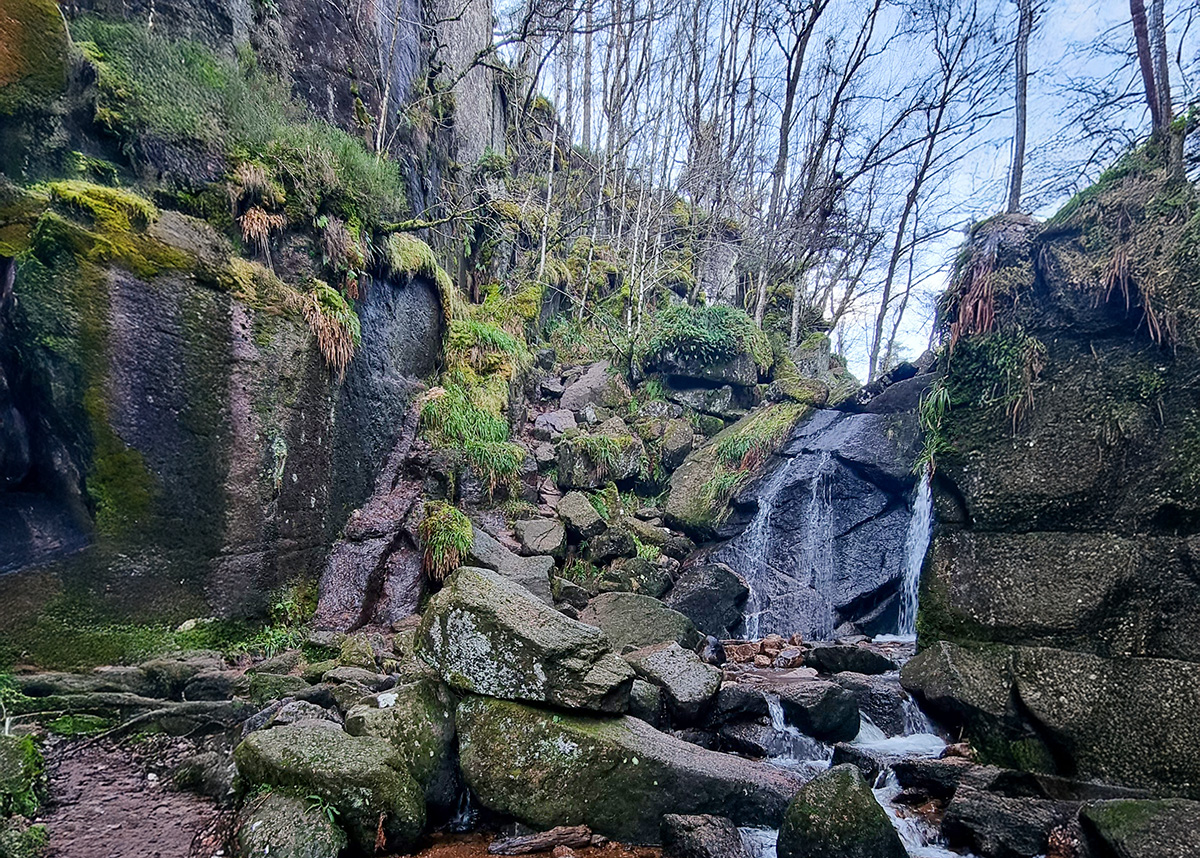Burn o&rsquo; Vat: Natural rock bowl at Burn o&rsquo; Vat in Muir of Dinnet