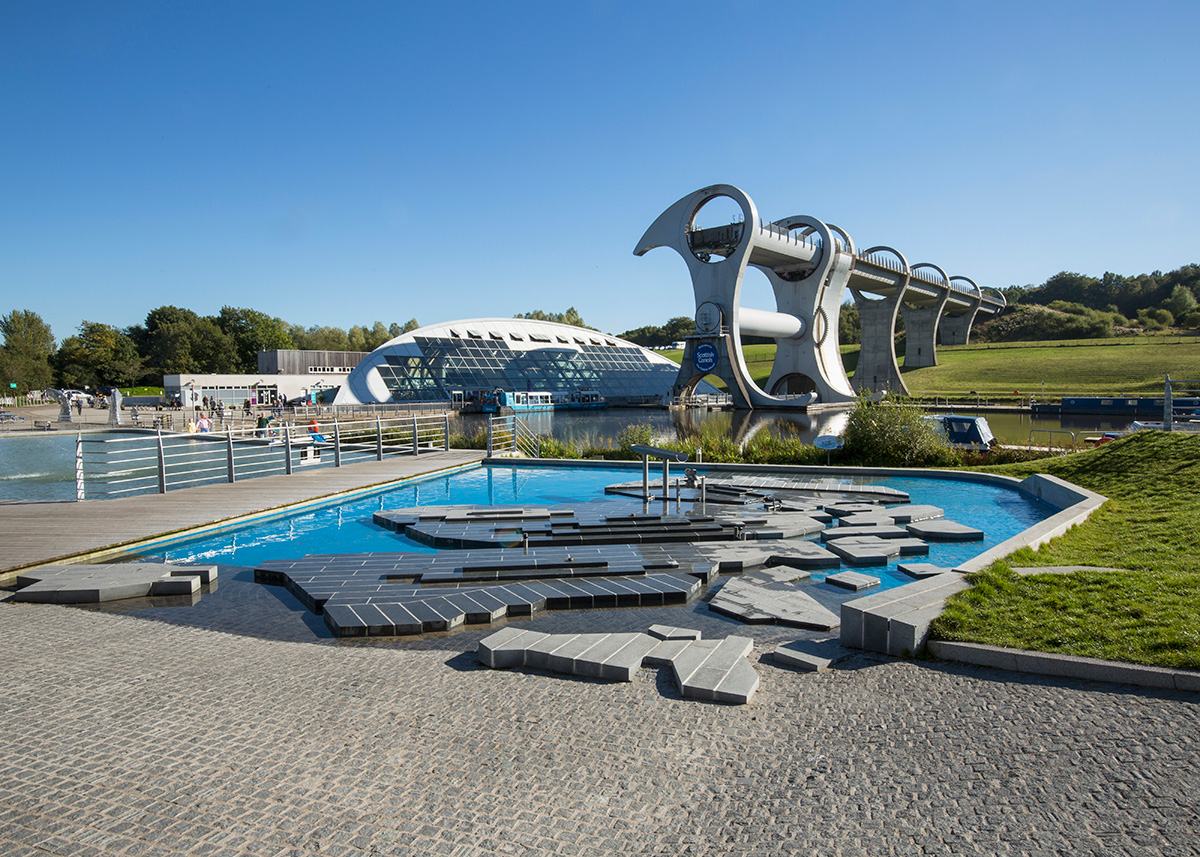 The Falkirk Wheel, Falkirk - rotating boat lift 