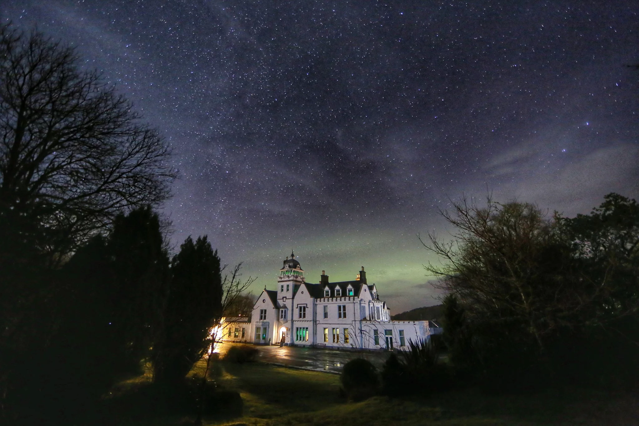 Skeabost House Hotel, Isle of Skye, under the Northern Lights
